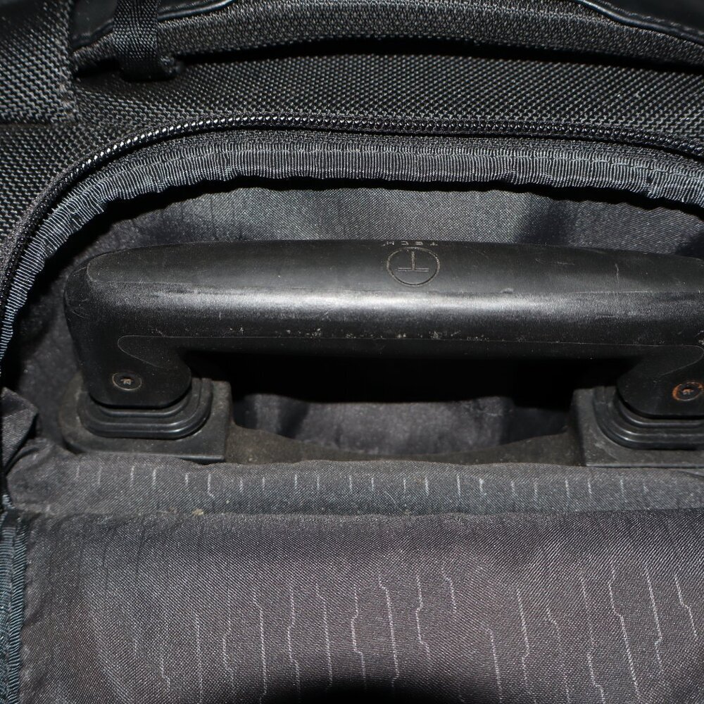 Tumi T-Tech Presidio Macarthur Wheeled Compact Laptop Briefcase Style 67102D - Picture 7 of 15